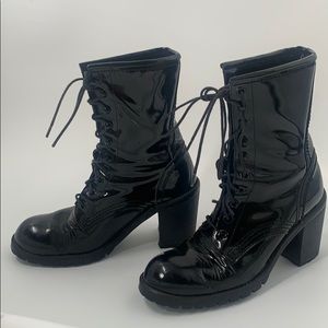 Vintage Y2K trendy Guess black lace up boots